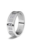 Anillo de compromiso de oro blanco 18K de forma recta y moderna con mosaico de brillantes superior y acabado especial