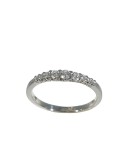 Anillo media alianza de oro blanco 18K con 9 brillantes en garra cruzada de 0,22 ctes