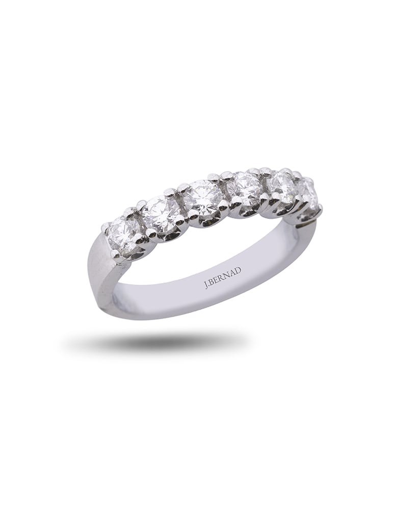 Anillo media alianza de oro blanco 18K con 6 brillantes en garra en U de 0,85 ctes