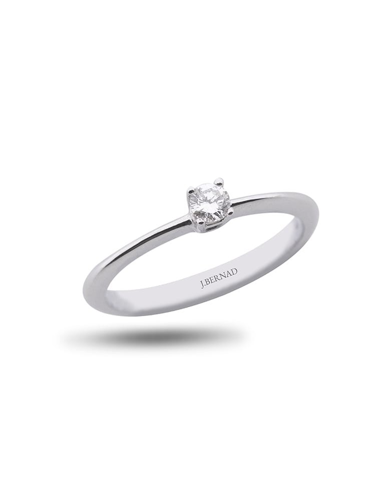 Solitario de oro blanco 18K con brillante de 0,13 ctes, brazo cuchillo y garra de 4 patas