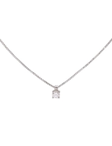 Colgante de oro blanco 18K con brillantes de 0,08 ctes en garra
