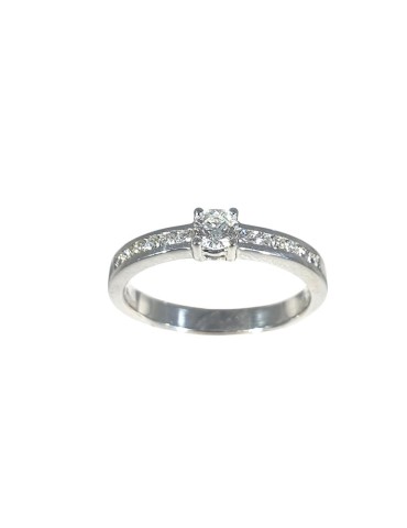 Anillo de oro blanco 18K con brillante central y diamantes en carril de 0,38 ctes
